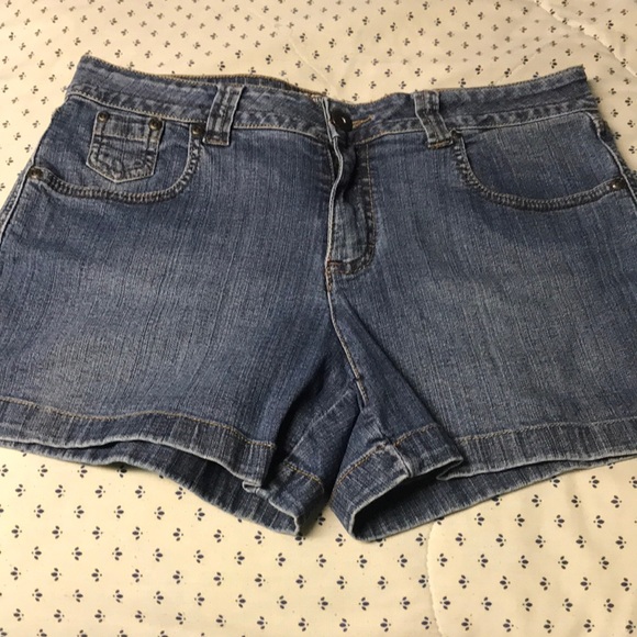 Shorts - Picture 1 of 3